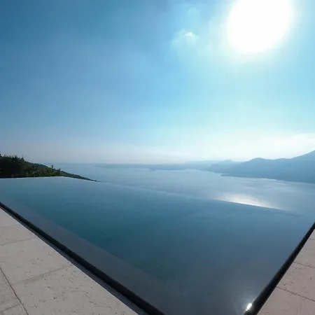 Aquiluna Con Vista Di Garda * 산 제노 디 몬타냐