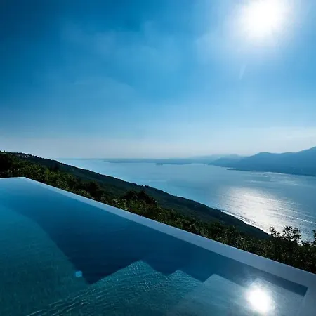 Aquiluna Con Vista Di Garda Apartment San Zeno di Montagna