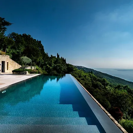 Aquiluna Con Vista Di Garda