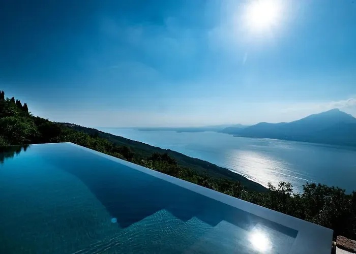 Aquiluna Con Vista Di Garda Апартаменты Сан-Дзено-ди-Монтанья