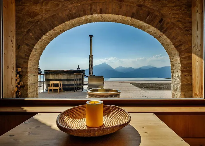 Апартаменты Aquiluna Con Vista Di Garda Сан-Дзено-ди-Монтанья